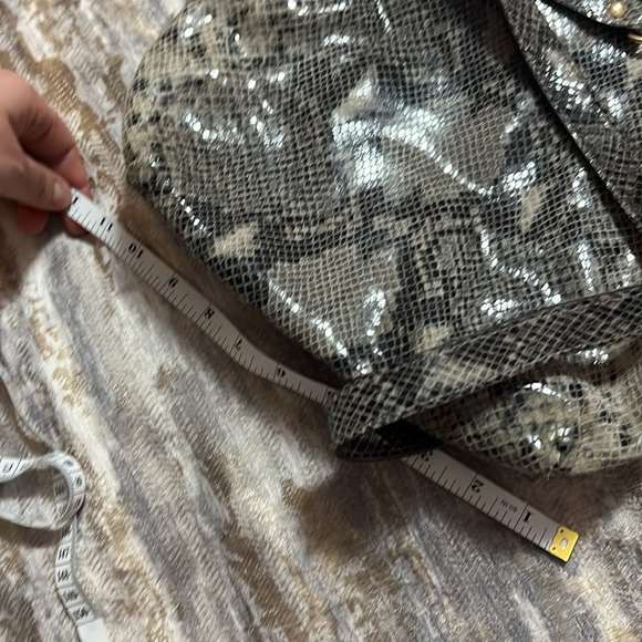 Micheal kors bag cross and shoulder bag - Picture 9 of 14